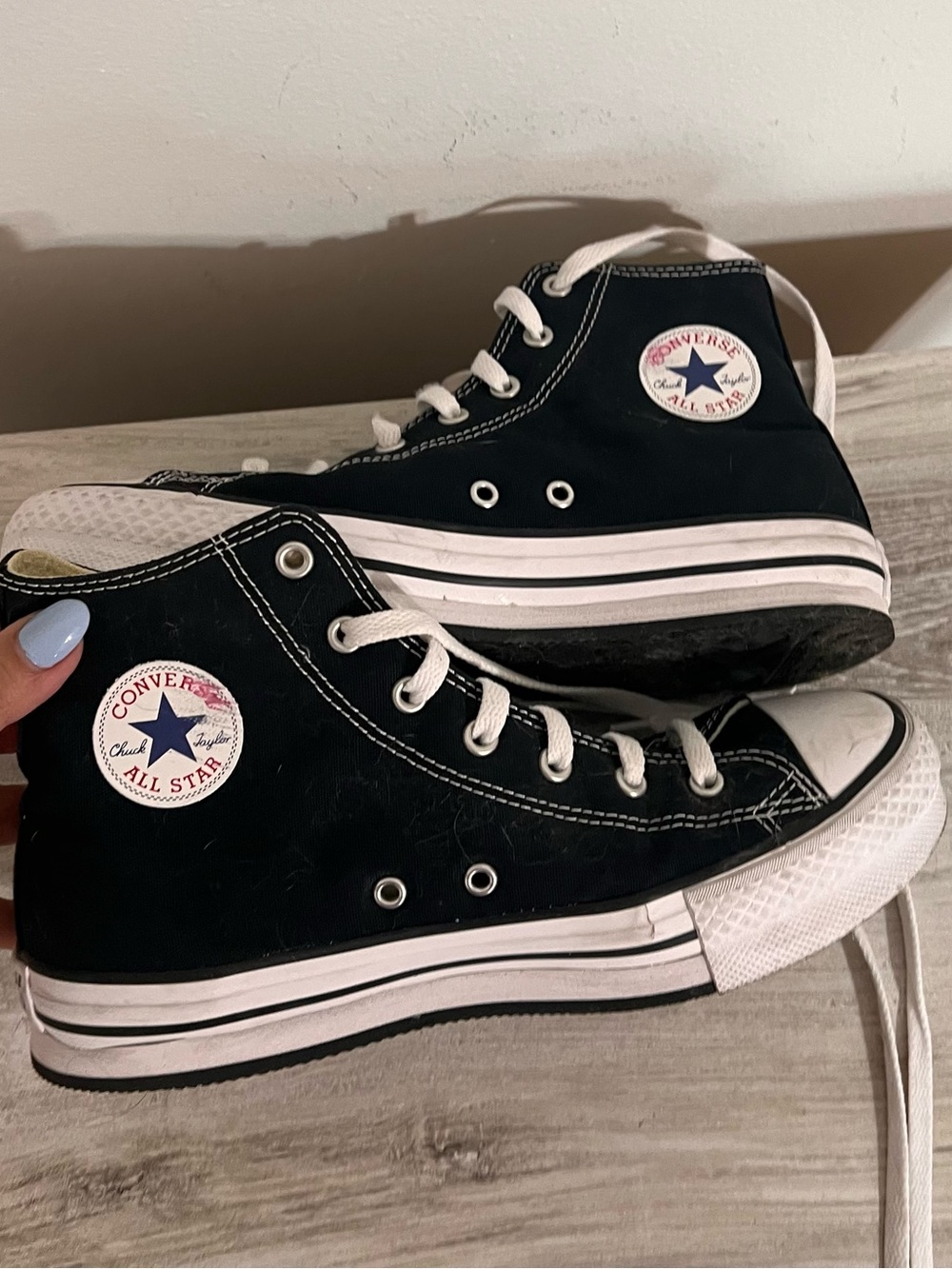 Converse High Top Sneakers in Black and White Size Women’s 6